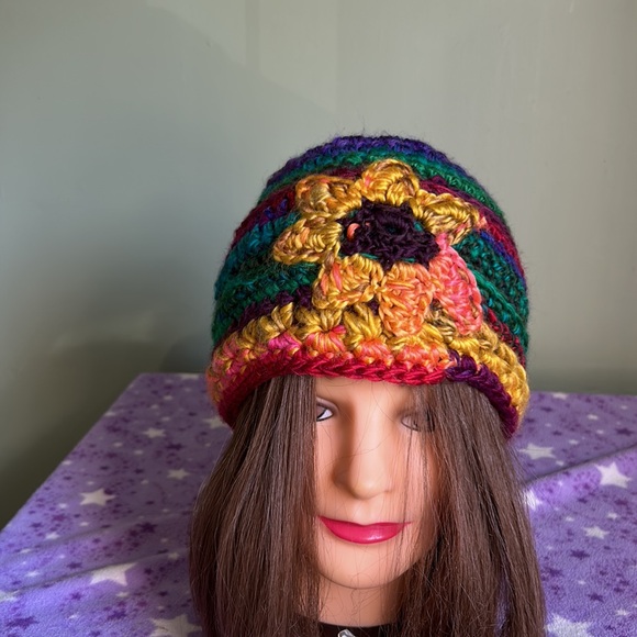 Crochet satin yarn flower beanie medium new - Picture 7 of 7